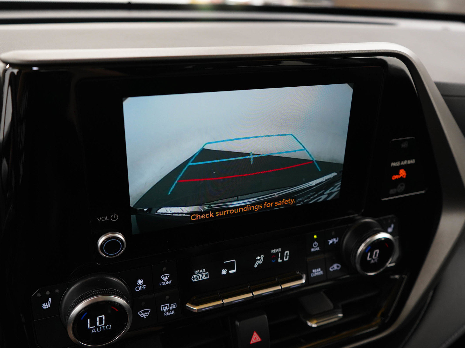 Used 2025 Toyota Highlander XLE AWD/4WD image 23