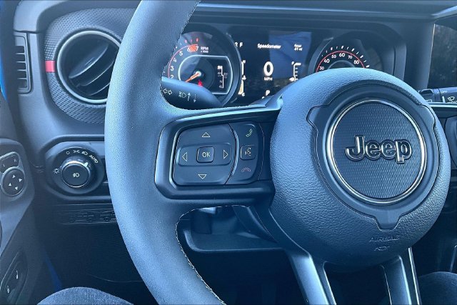 Used 2026 Jeep Wrangler Unlimited Rubicon AWD/4WD image 11