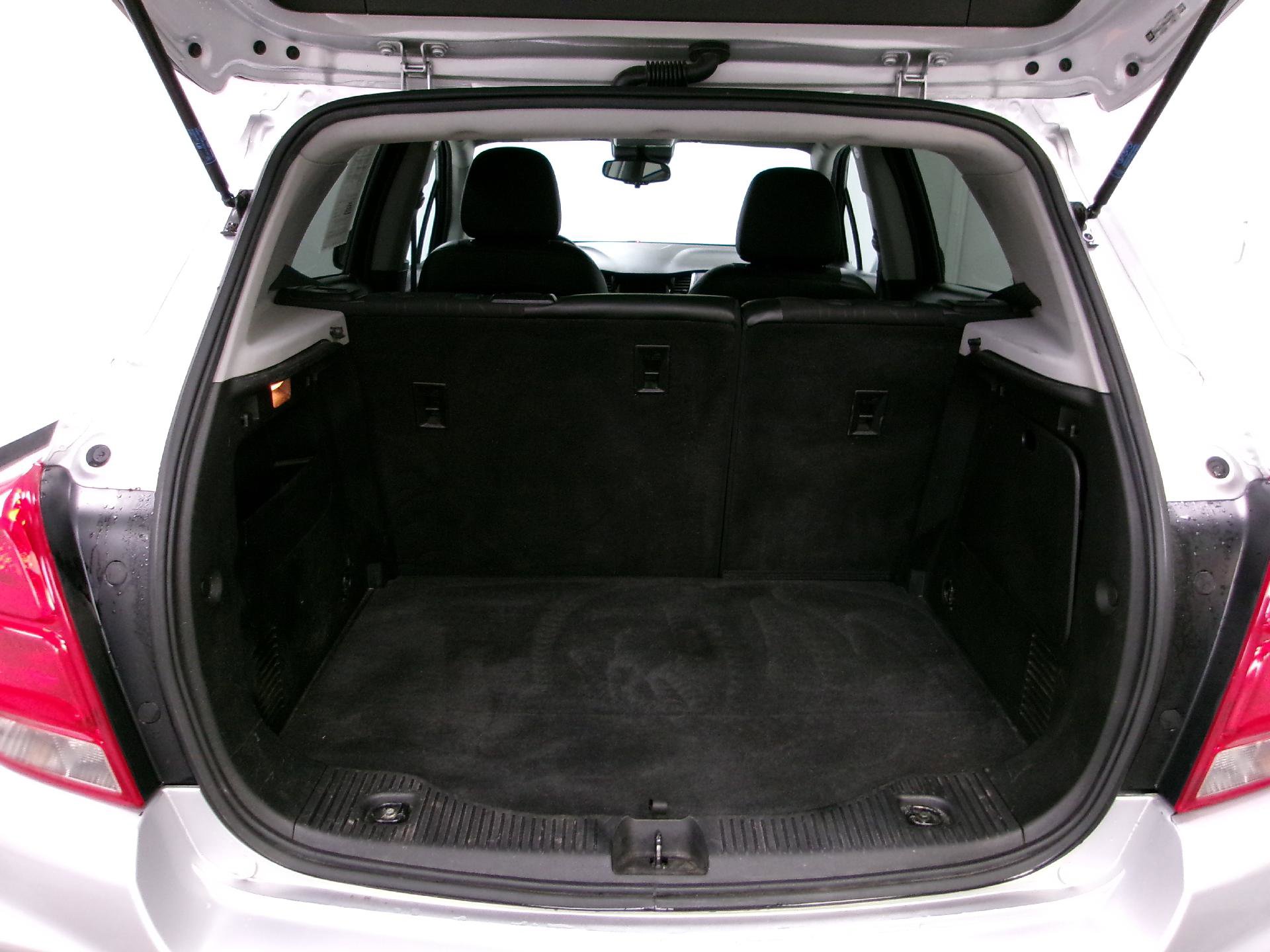 Used 2019 Chevrolet Trax LT w/ LT Convenience Package image 11