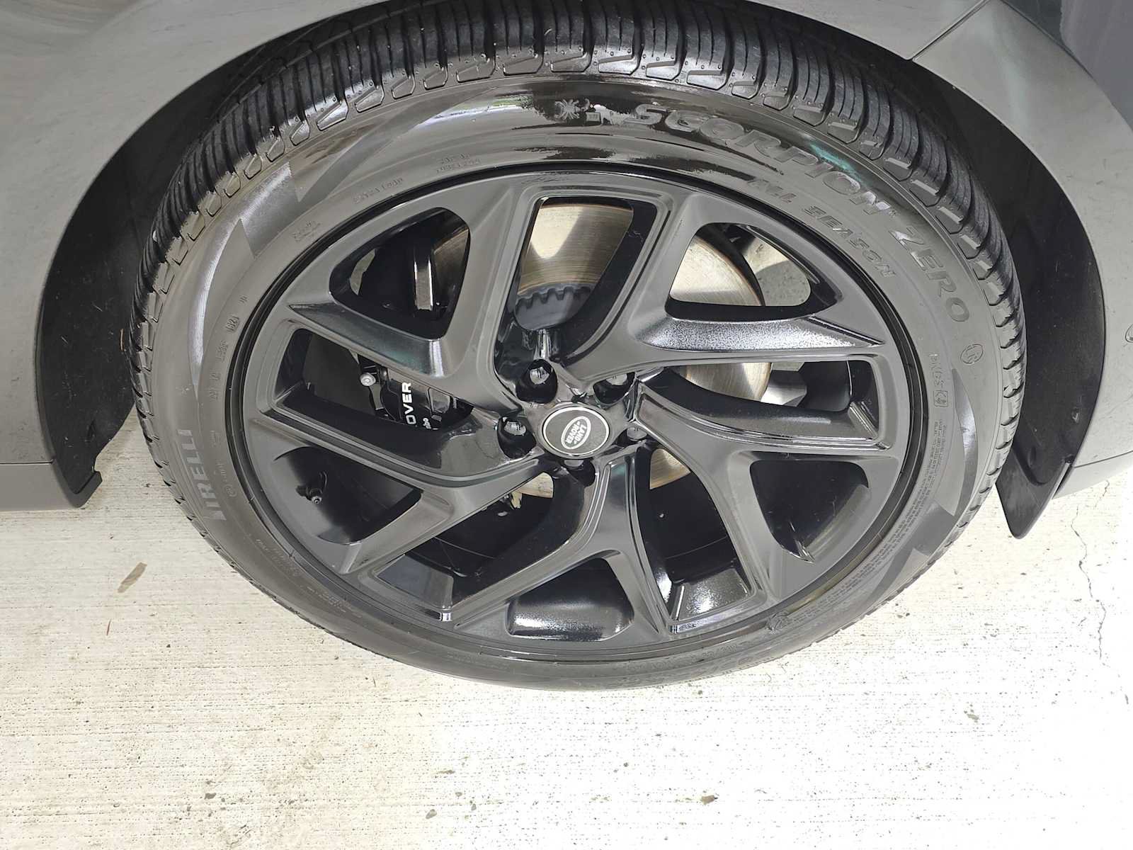 Used 2024 Land Rover Range Rover Sport SE AWD/4WD image 9