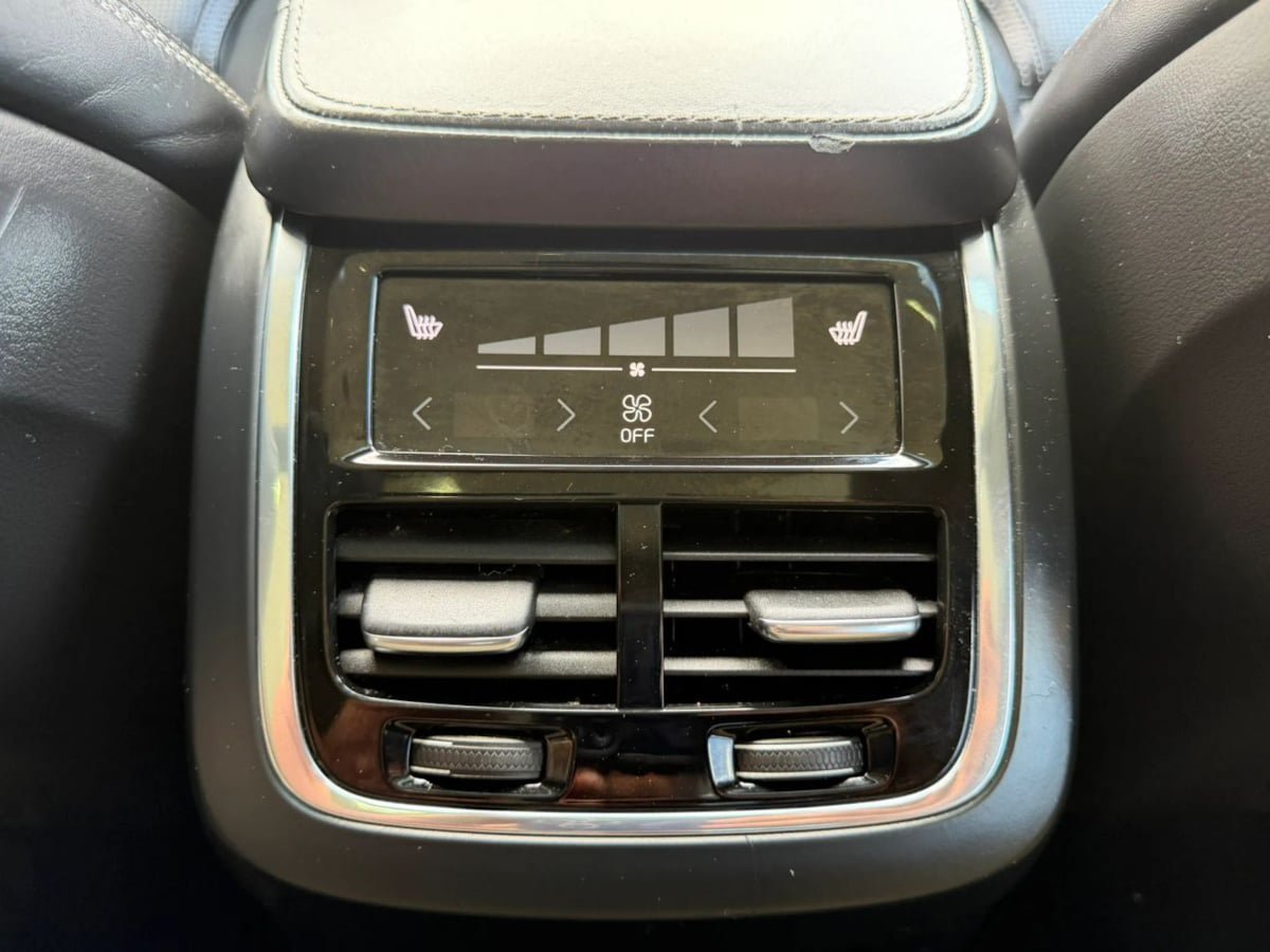 Used 2017 Volvo XC90 T8 Inscription w/ Luxury Package AWD/4WD image 46