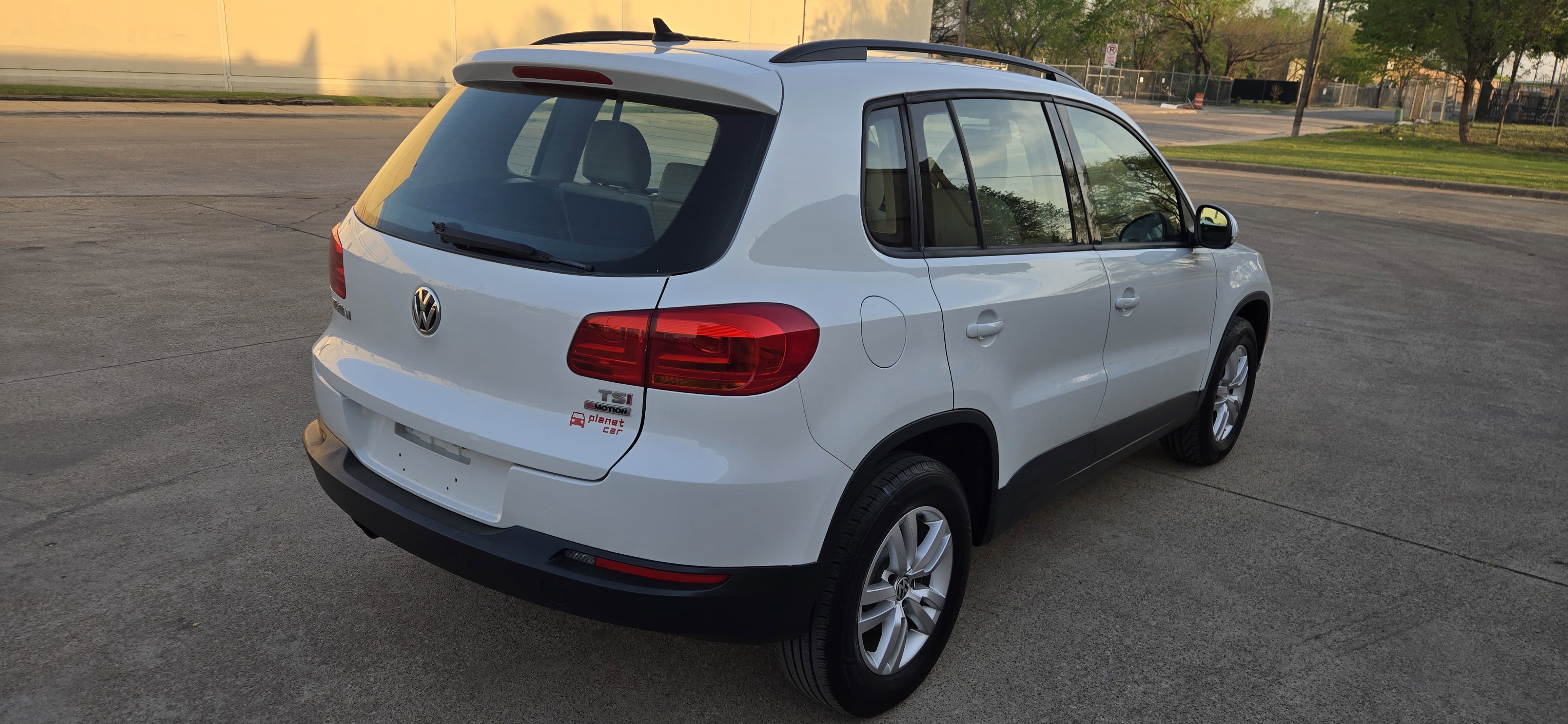 Used 2017 Volkswagen Tiguan S AWD/4WD image 8