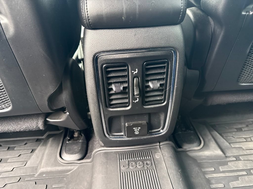 Used 2021 Jeep Grand Cherokee Laredo X AWD/4WD image 19