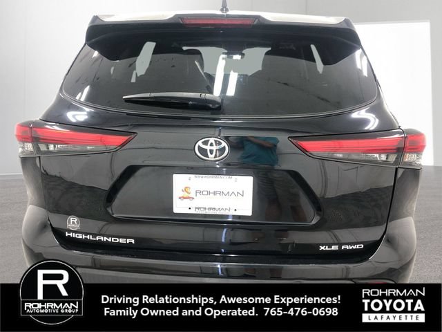 Used 2022 Toyota Highlander XLE AWD/4WD image 5