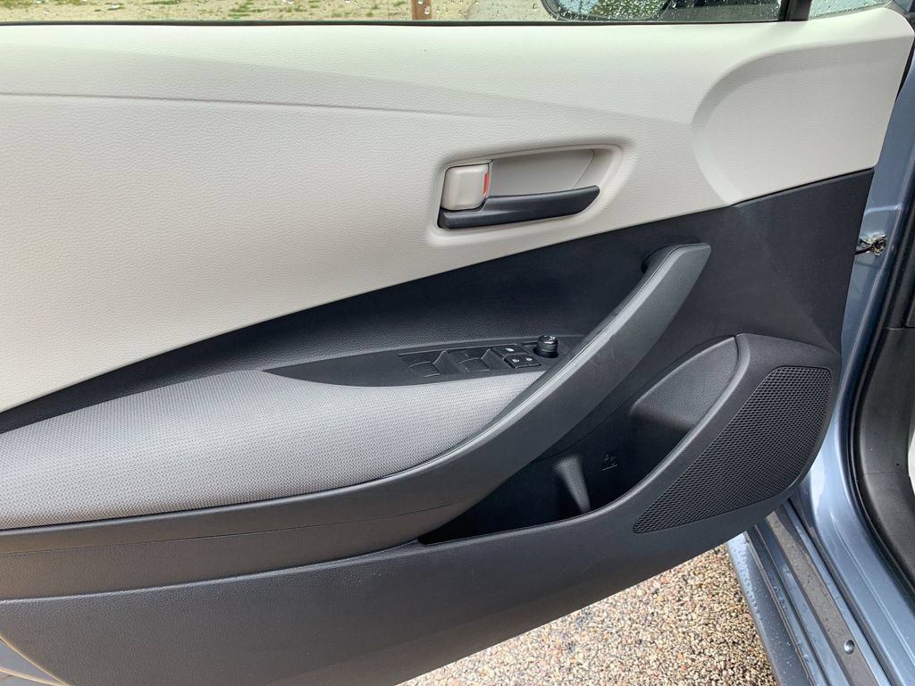 Used 2022 Toyota Corolla LE FWD image 12