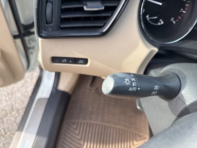 Used 2019 Nissan Rogue SV w/ Premium Package image 16