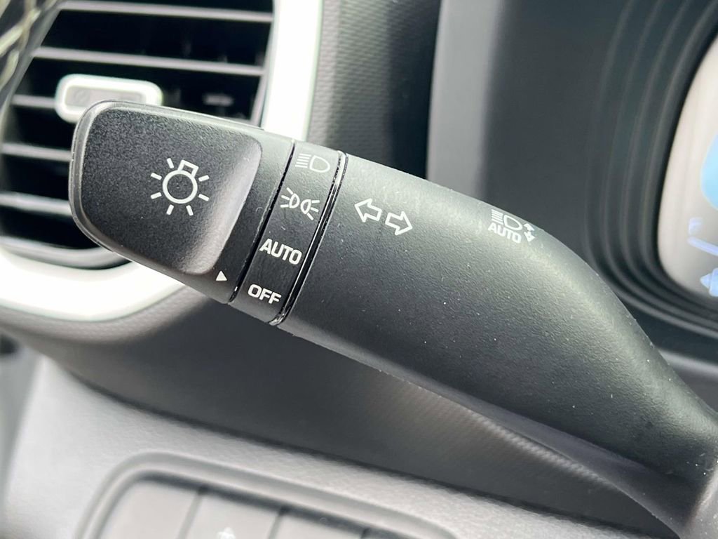 Certified 2023 Hyundai Venue Limited w/ Cargo Package image 23