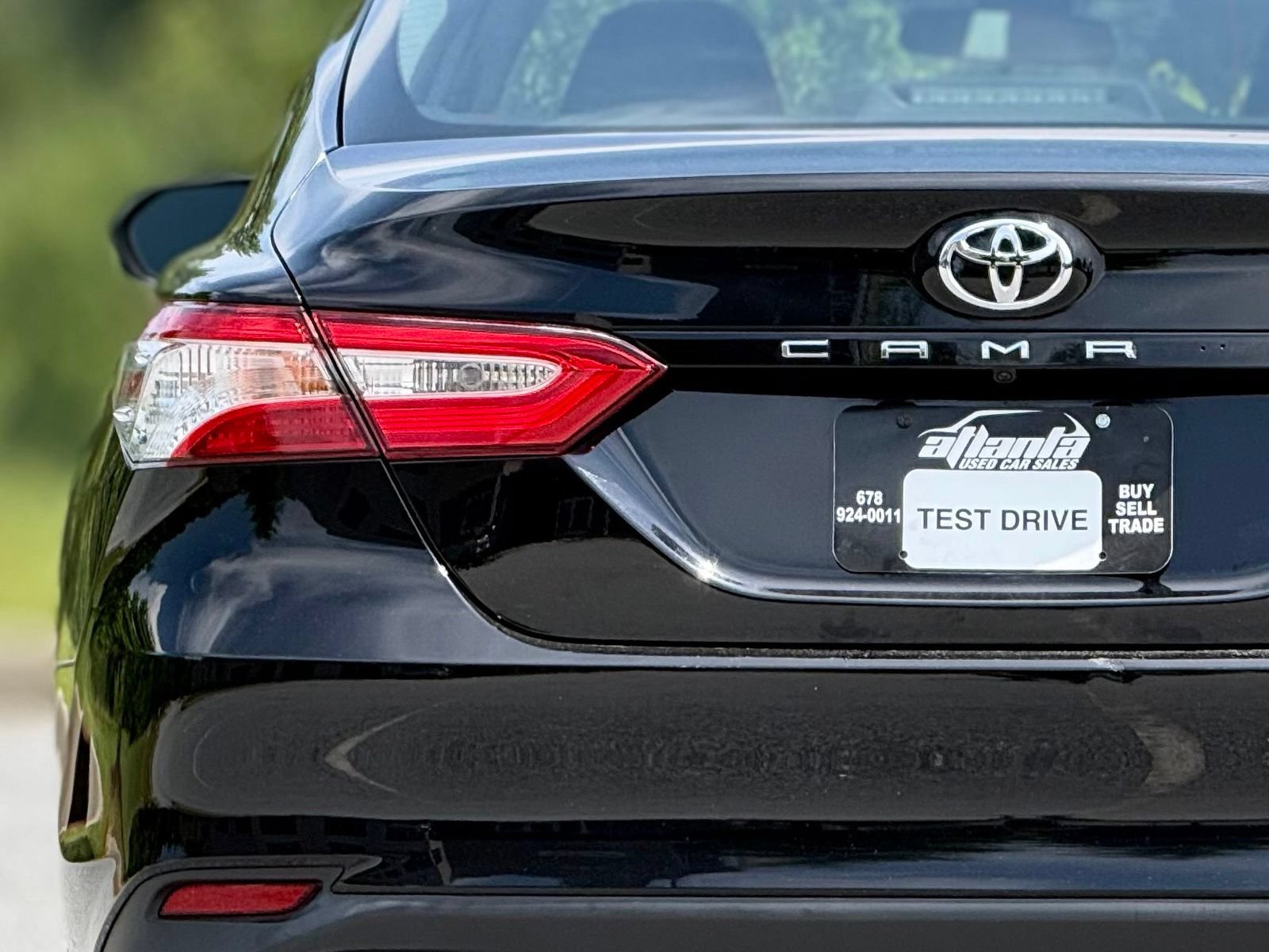 Used 2018 Toyota Camry LE FWD image 16