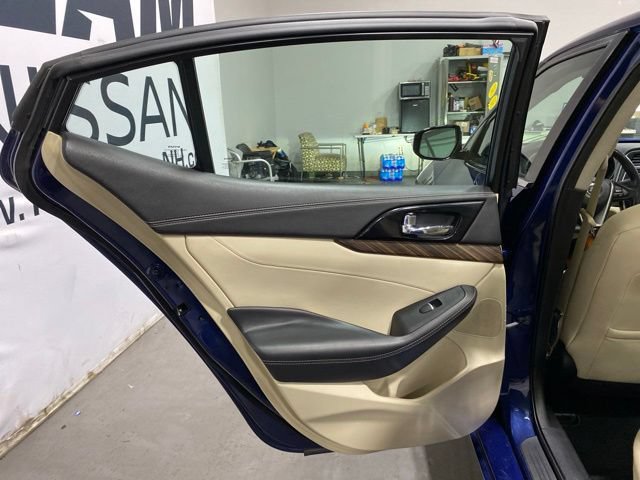 Certified 2016 Nissan Maxima Platinum FWD image 23