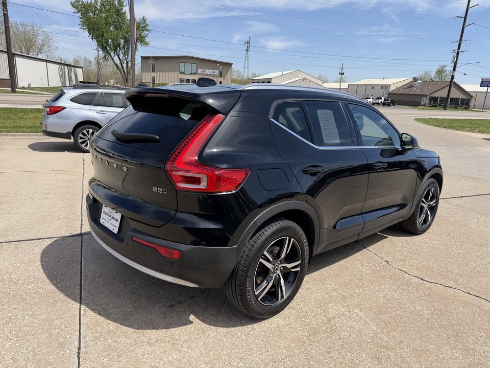 Used 2023 Volvo XC40 B5 Plus AWD/4WD image 5