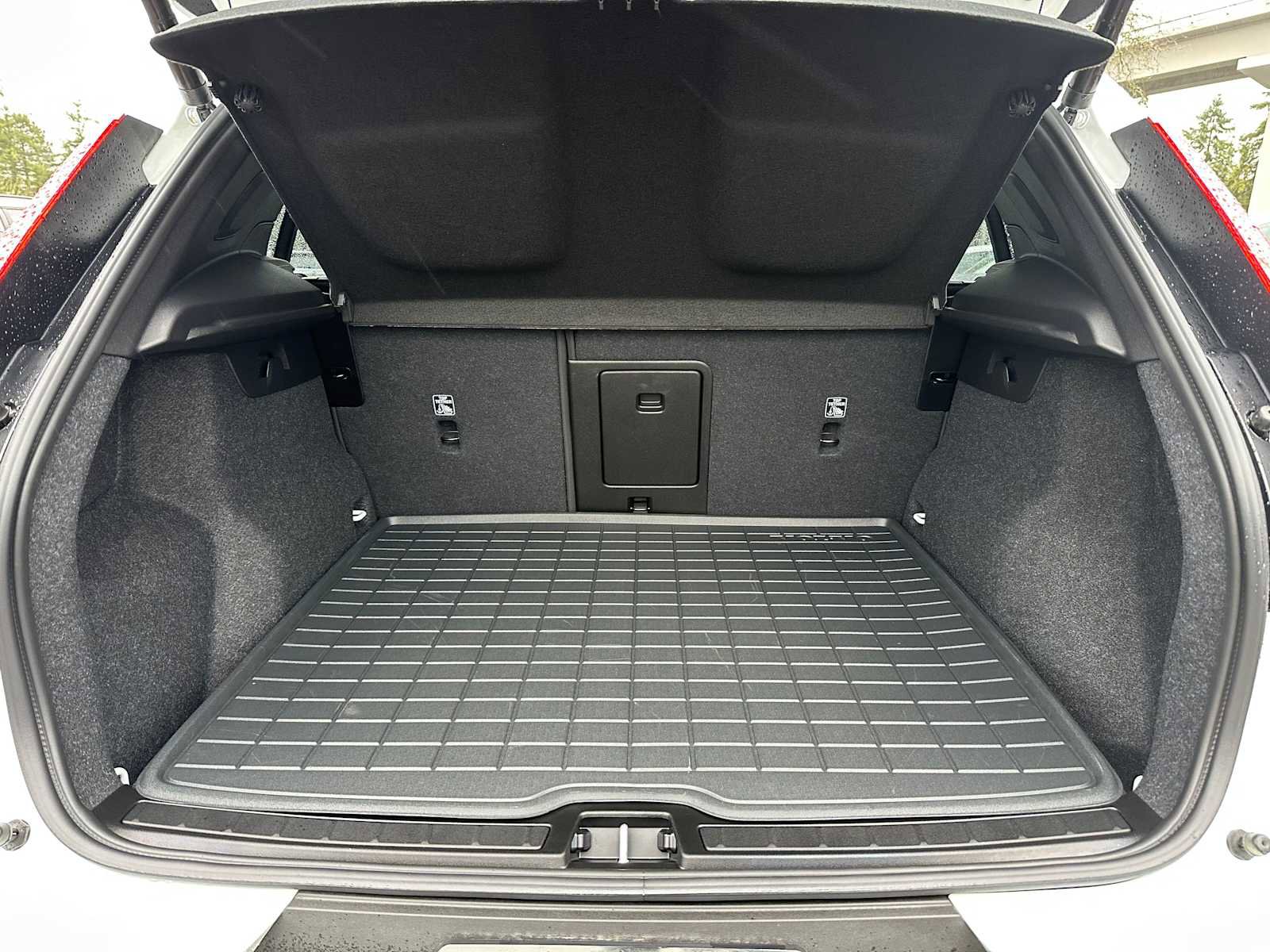 Used 2025 Volvo XC40 B5 Core w/ Protection Package Premier image 14