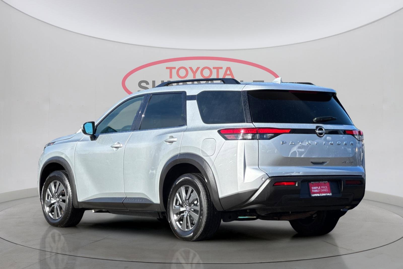 Used 2024 Nissan Pathfinder SV image 7