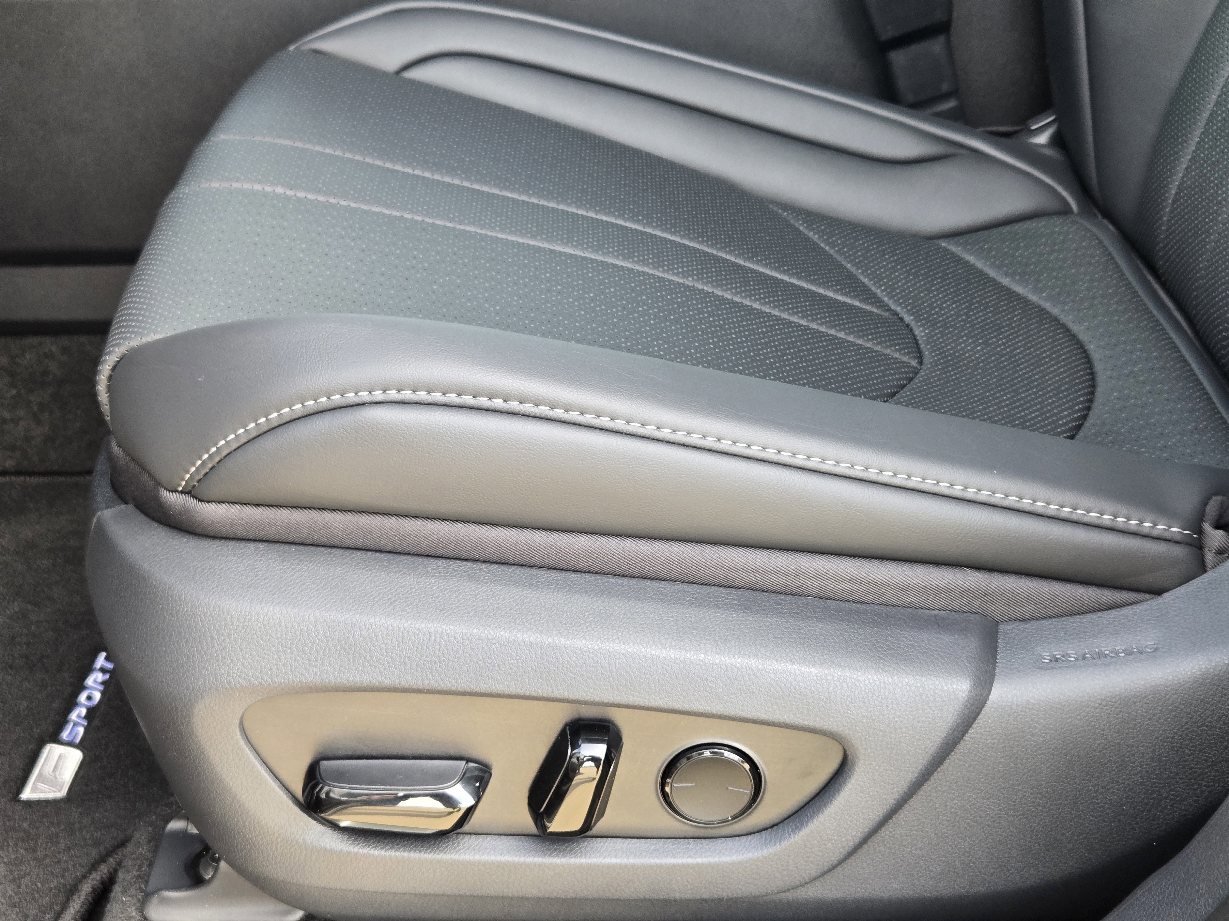 New 2026 Lexus TX 500h AWD image 16