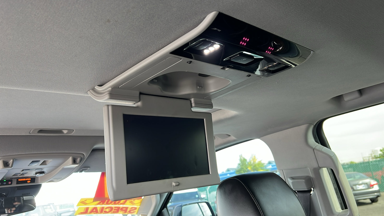 Used 2017 Cadillac Escalade Premium Luxury image 18