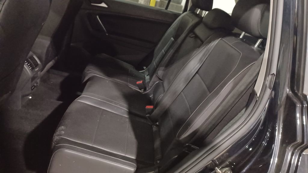 Used 2020 Volkswagen Tiguan SE w/ Panoramic Sunroof Package image 7