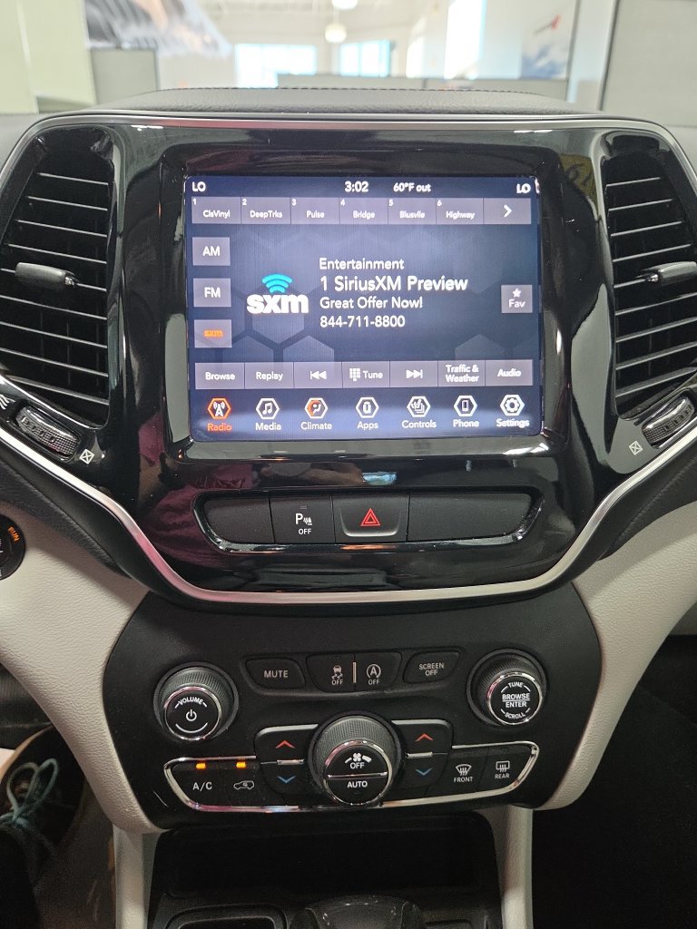 Used 2019 Jeep Cherokee Limited FWD image 5