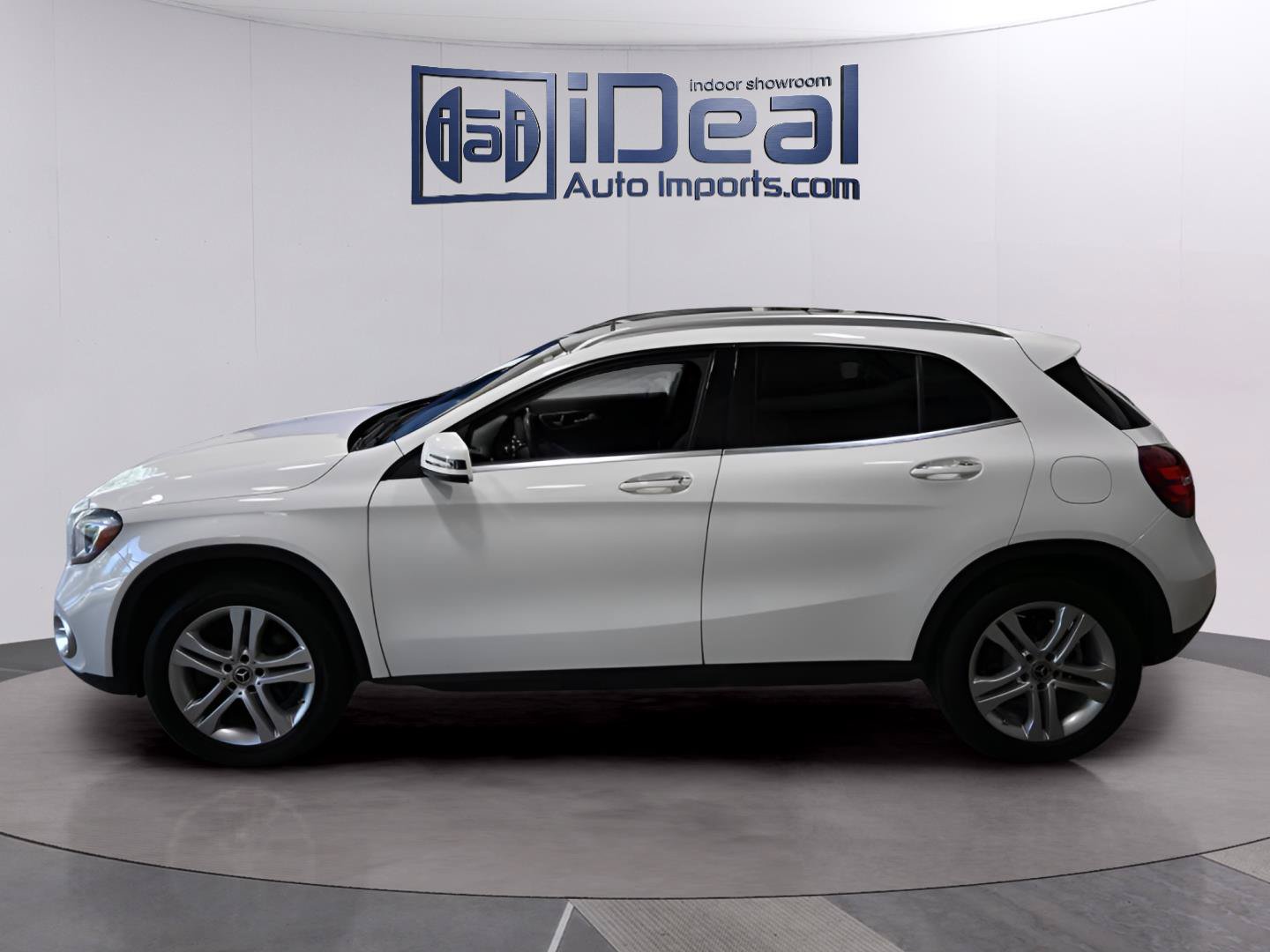 Used 2020 Mercedes-Benz GLA 250 4MATIC w/ Premium Package image 2