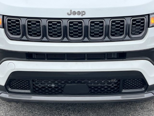 Used 2026 Jeep Compass Latitude AWD/4WD image 10