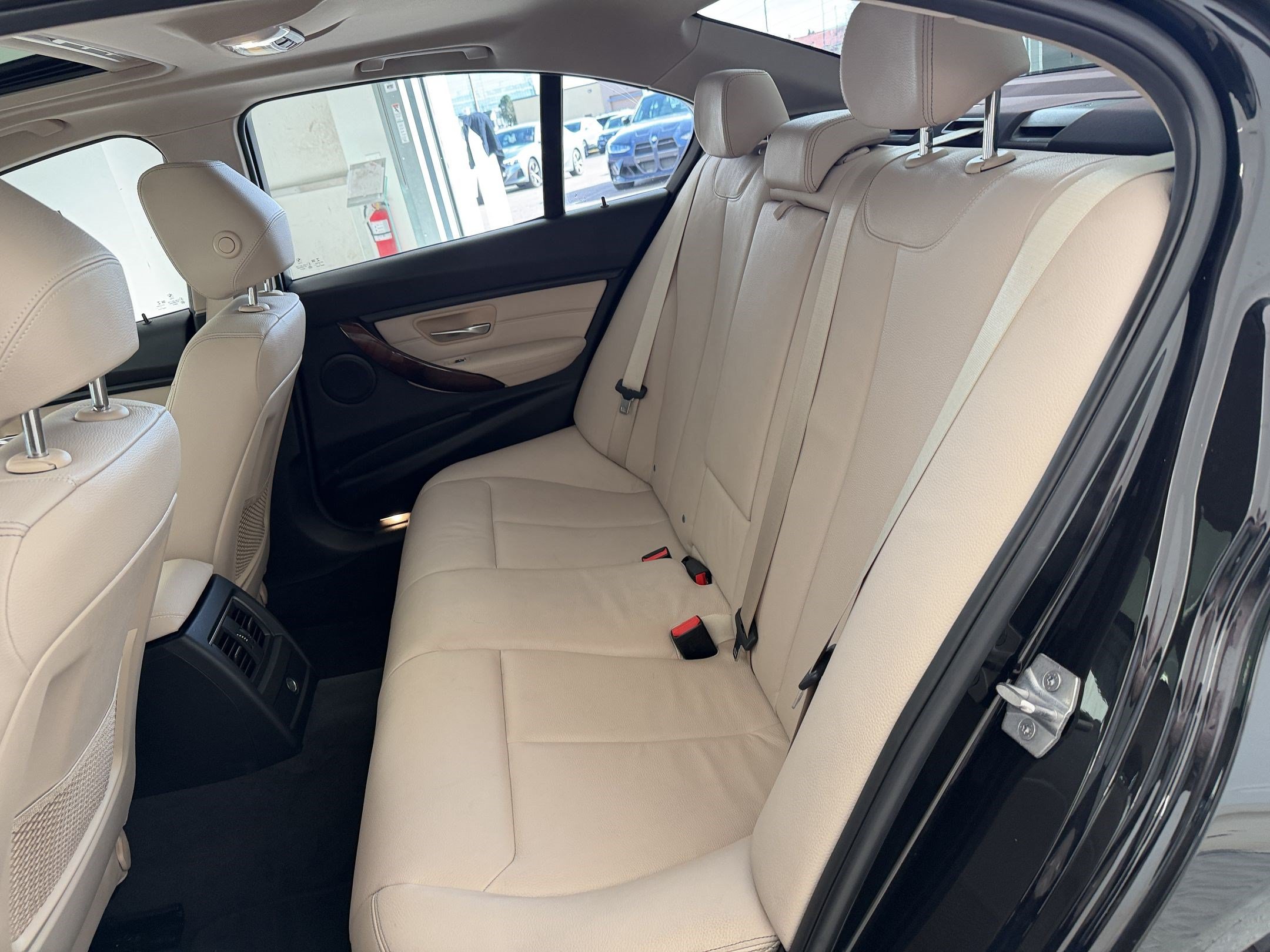 Used 2018 BMW 320i Sedan RWD image 23