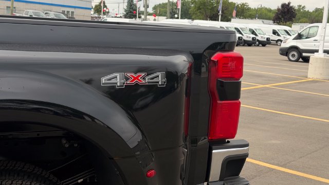New 2026 Ford F350 XLT w/ XLT Premium Package AWD/4WD image 11