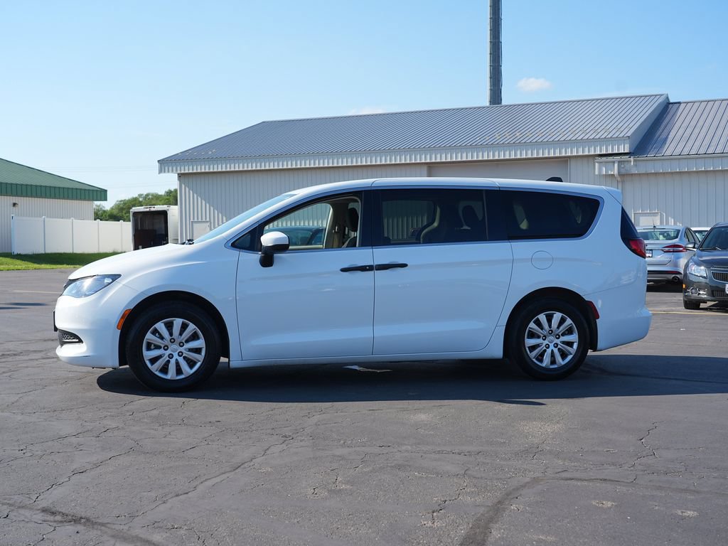 Used 2021 Chrysler Voyager L FWD image 6