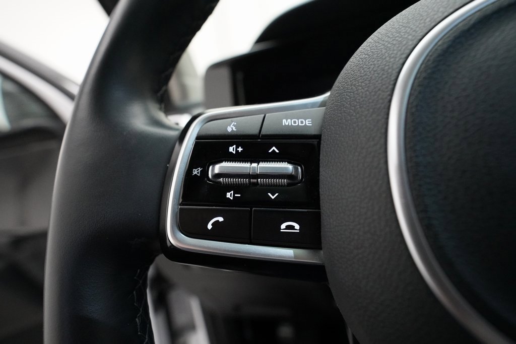 Certified 2022 Kia Sorento S w/ Panoramic Sunroof Package image 17