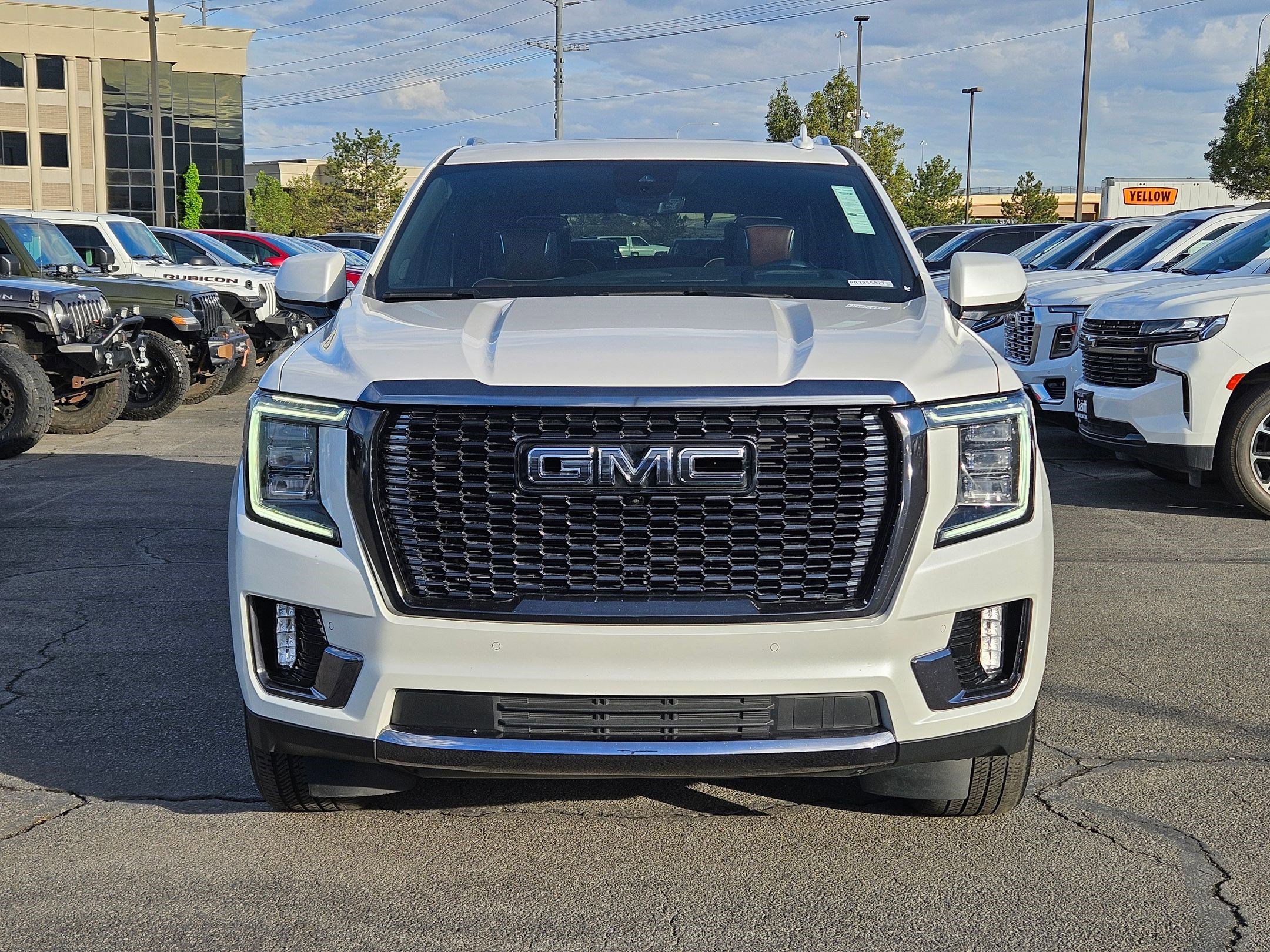 Used 2023 GMC Yukon Denali Ultimate w/ LPO, Floor Liner Package AWD/4WD image 11