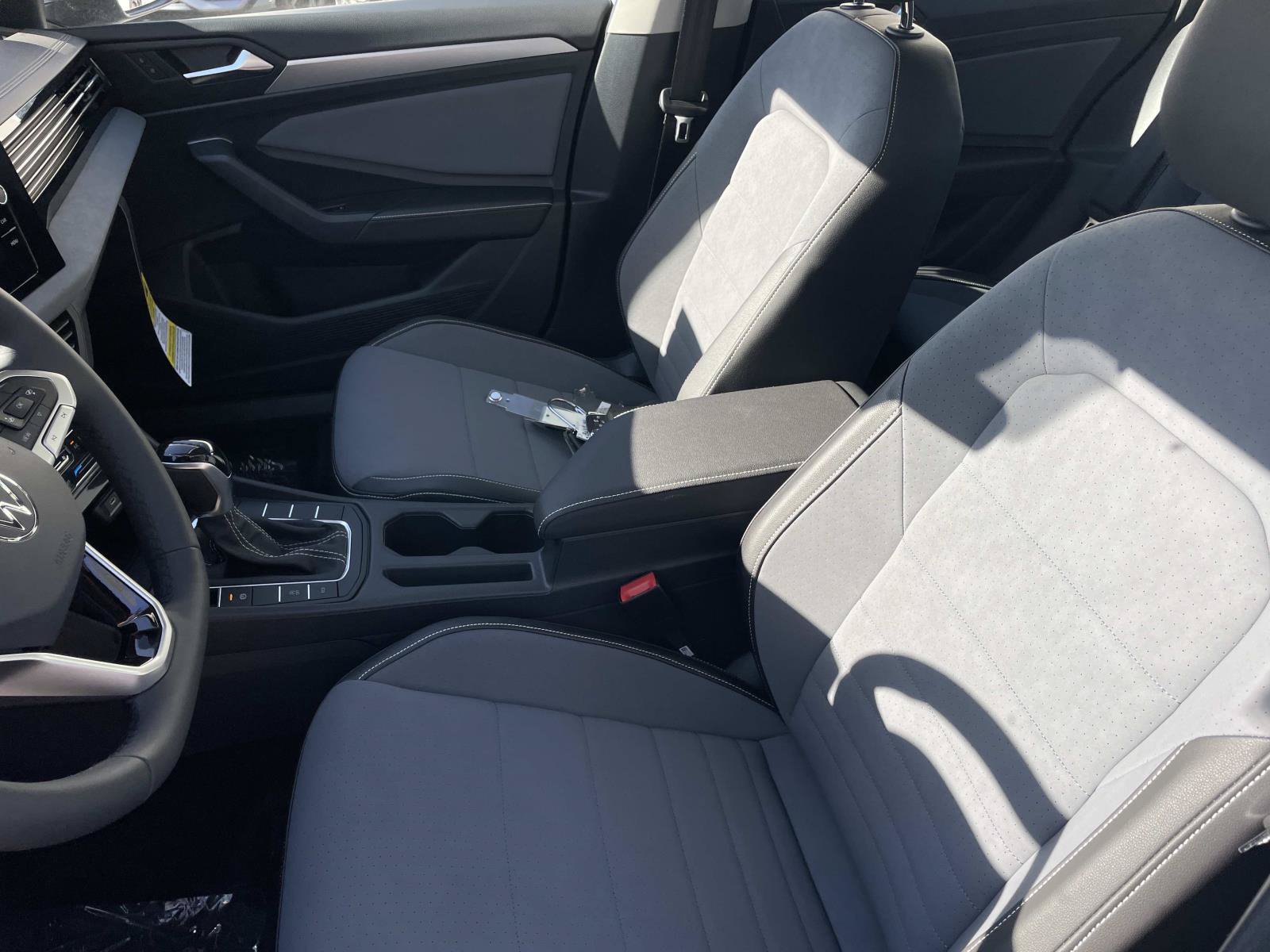New 2027 Volkswagen Jetta SE FWD image 25
