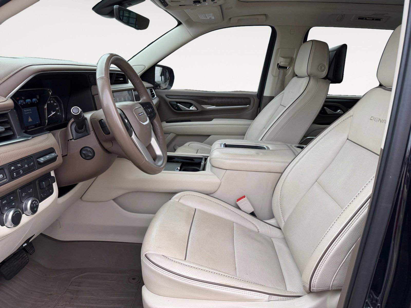 Used 2021 GMC Yukon Denali w/ Denali Premium Package image 9