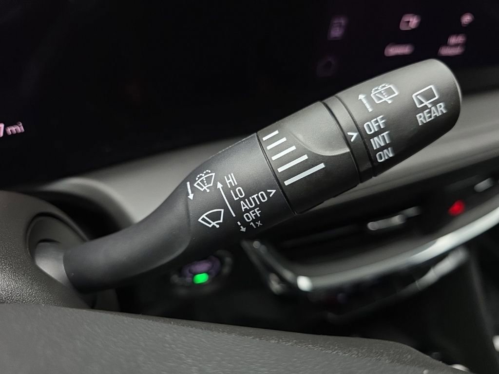 Used 2025 Buick Encore GX Avenir w/ Avenir Technology Package AWD/4WD image 30