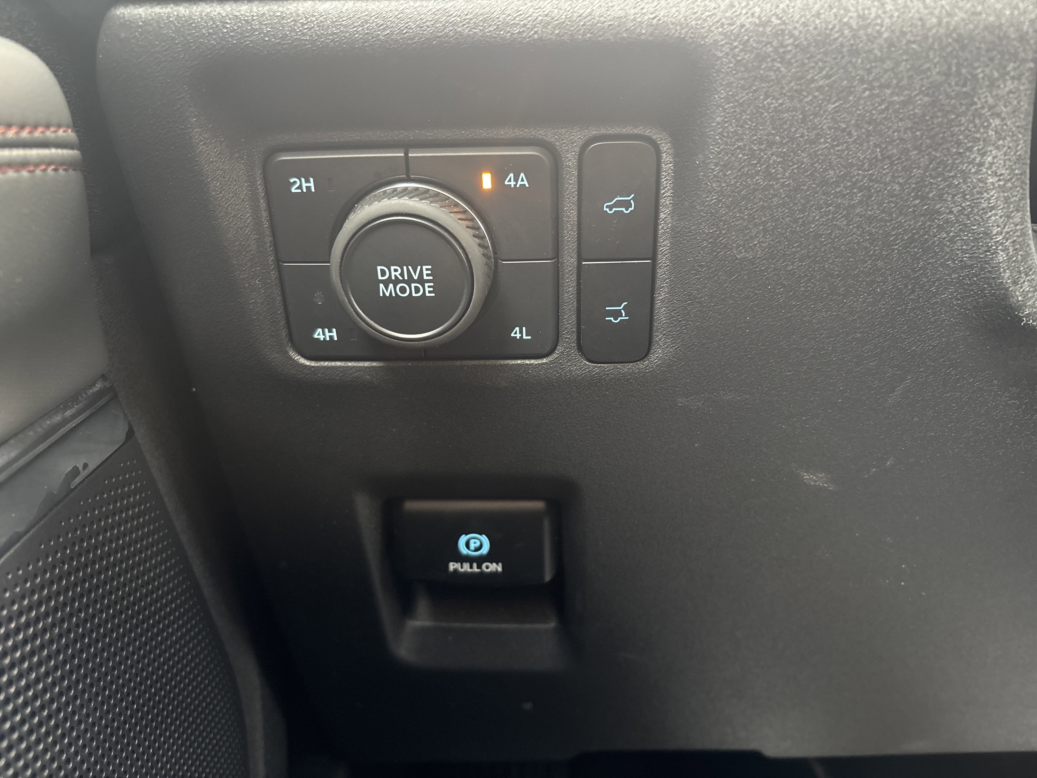 Used 2025 Ford Expedition Active image 32