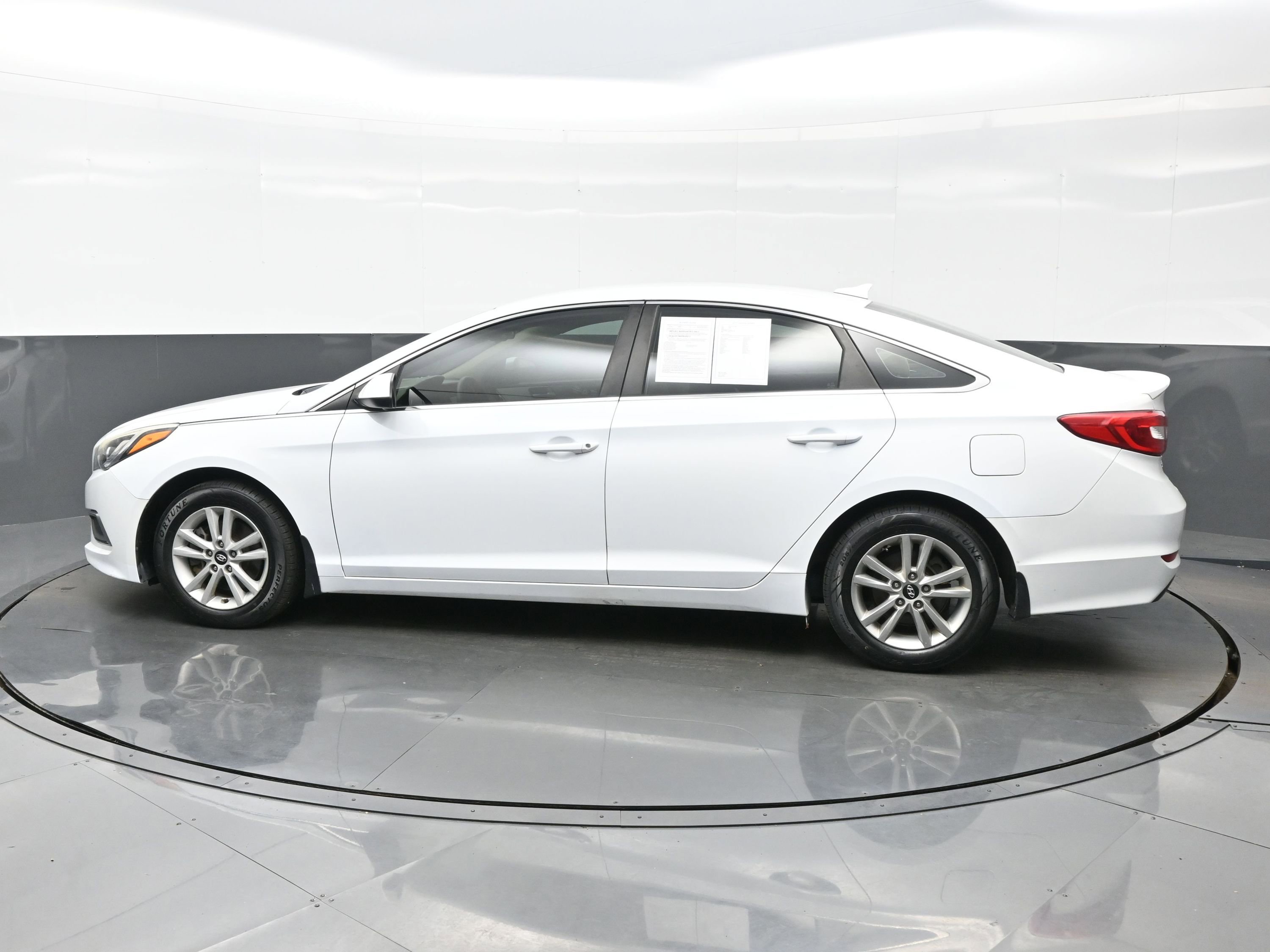 Used 2017 Hyundai Sonata SE w/ Cargo Package image 3