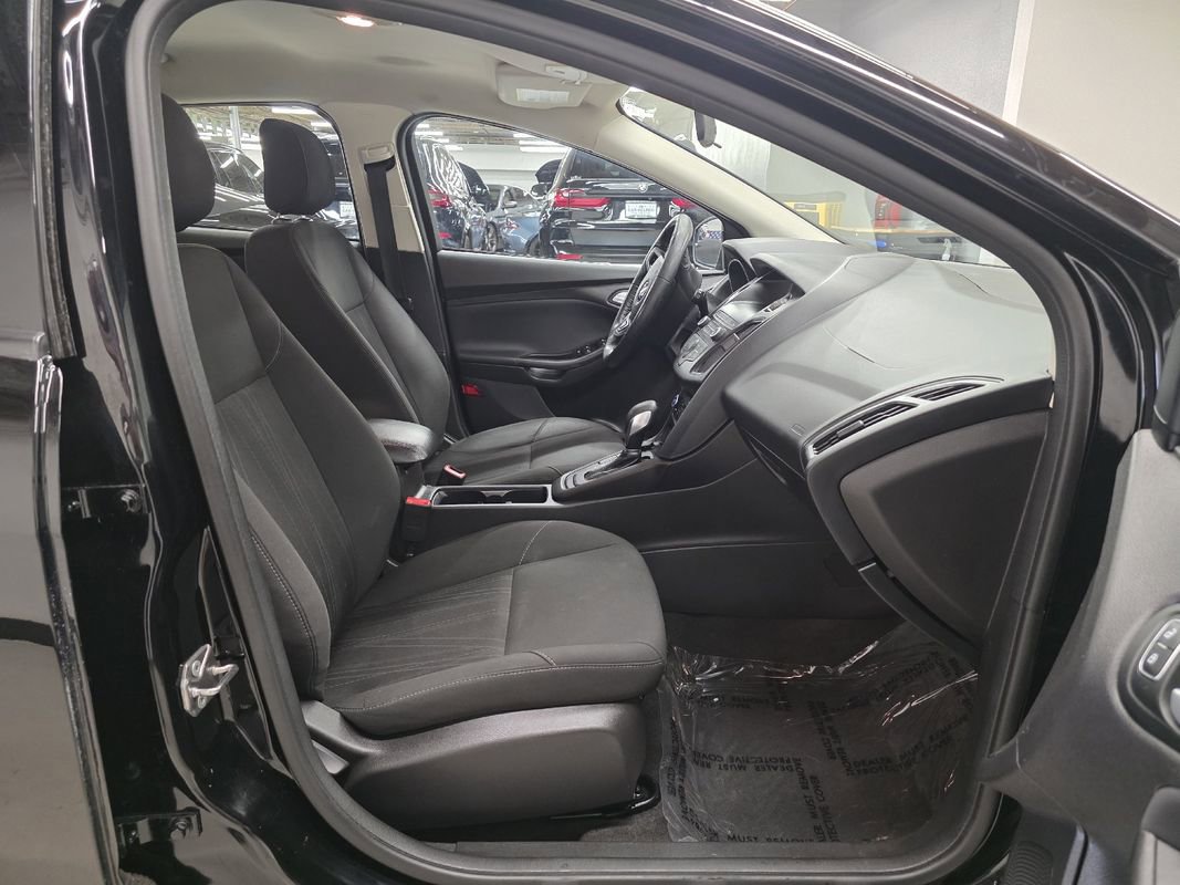 Used 2018 Ford Focus SE w/ Cold Weather Package FWD image 10