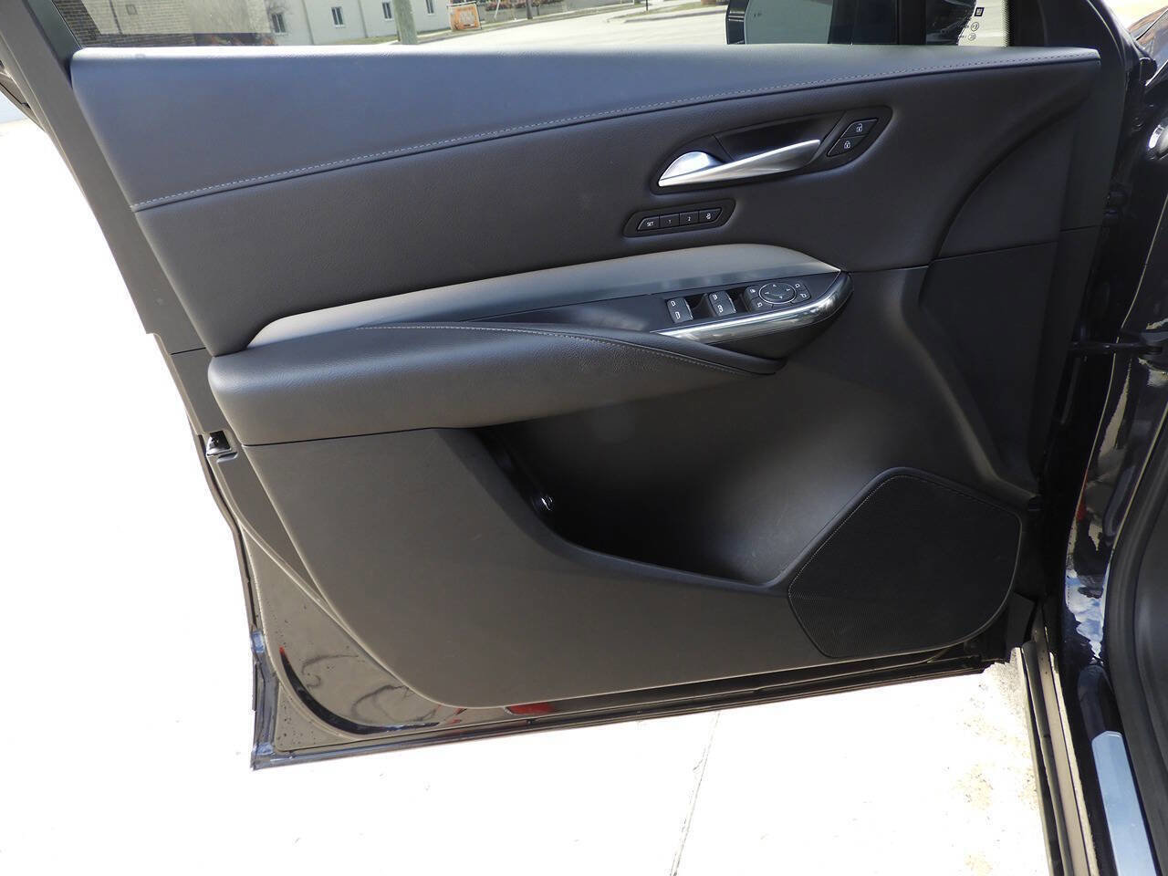 Used 2023 Cadillac XT4 Premium Luxury w/ Cold Weather Package FWD image 19