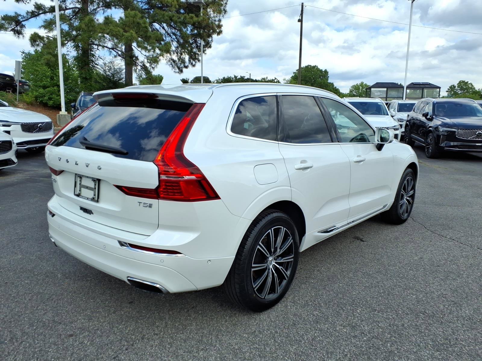 Used 2019 Volvo XC60 T5 Inscription w/ Protection Package FWD image 3