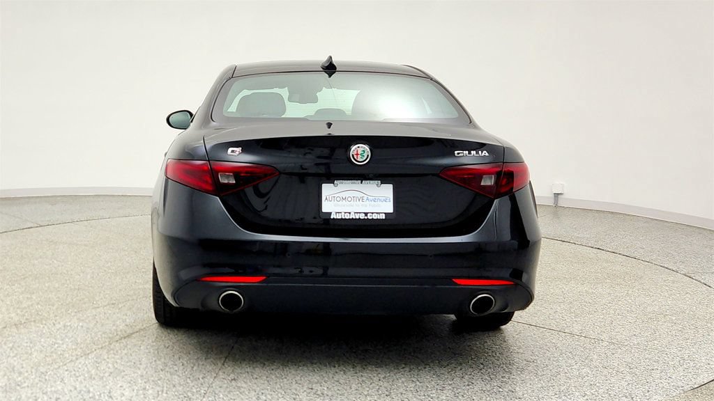 Used 2018 Alfa Romeo Giulia Ti w/ Quick Order Package 22X Lusso AWD/4WD image 6