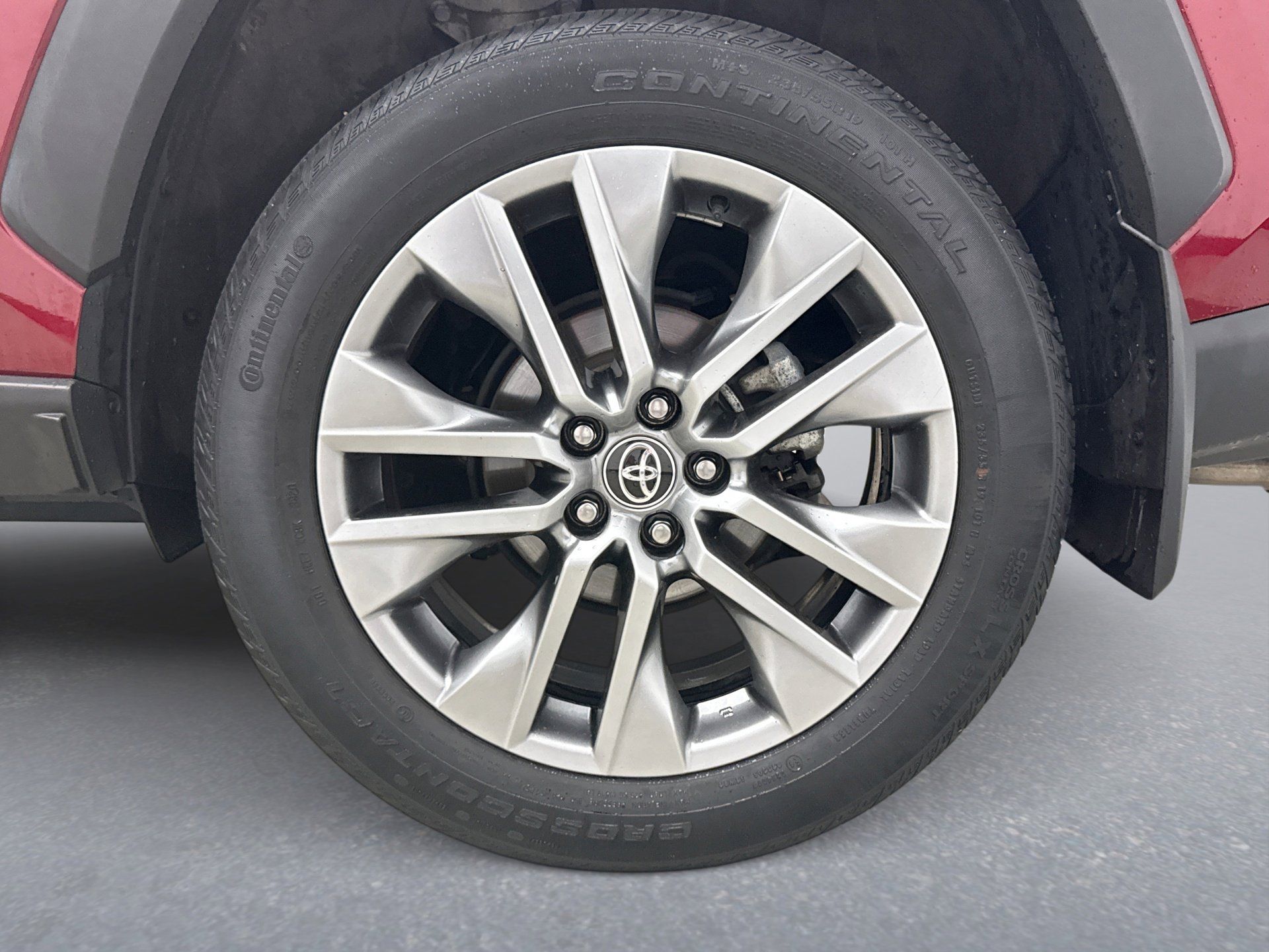 Used 2022 Toyota RAV4 XLE Premium AWD/4WD image 21