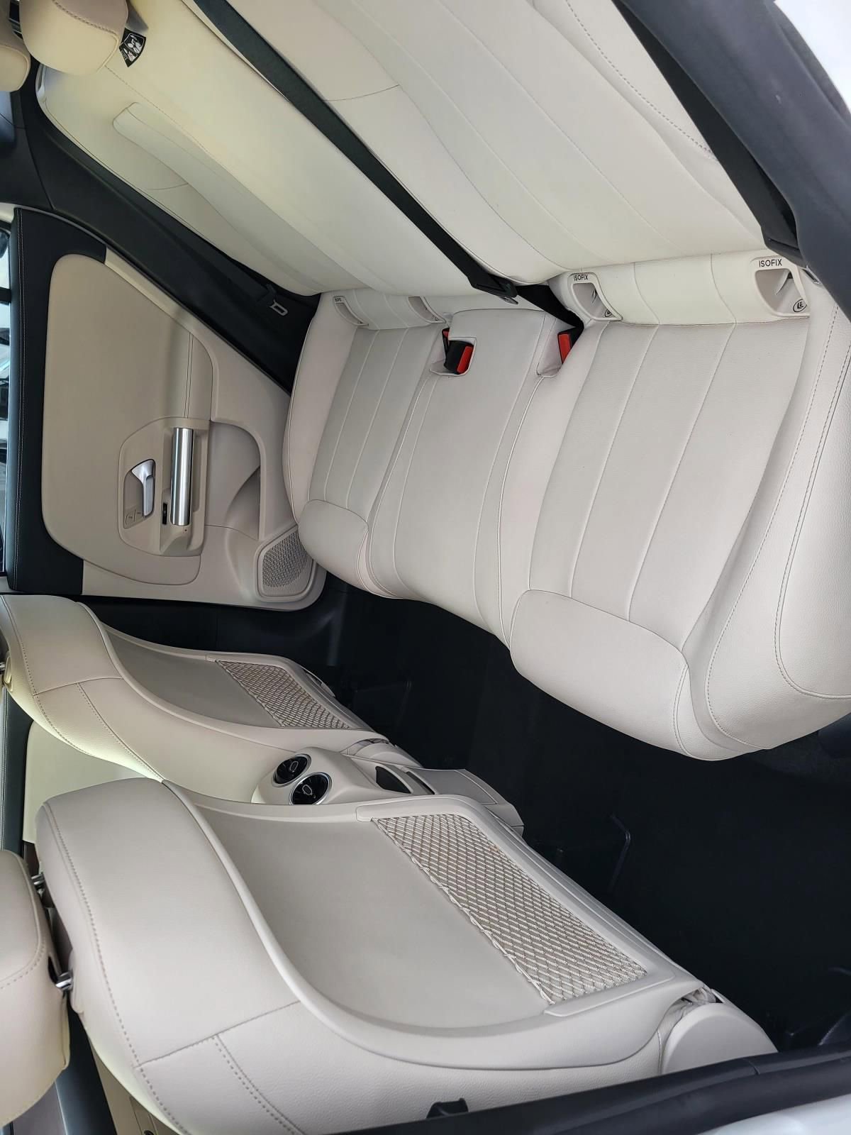 Used 2022 Mercedes-Benz GLA 250 4MATIC w/ Premium Package image 10