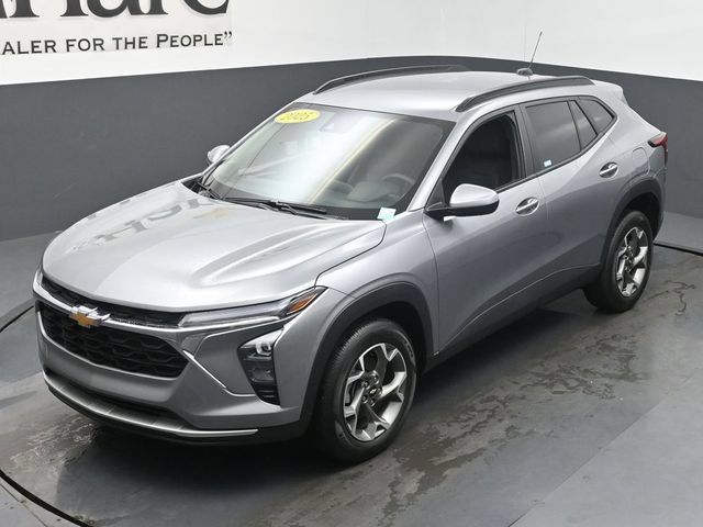 Used 2025 Chevrolet Trax LT FWD image 49