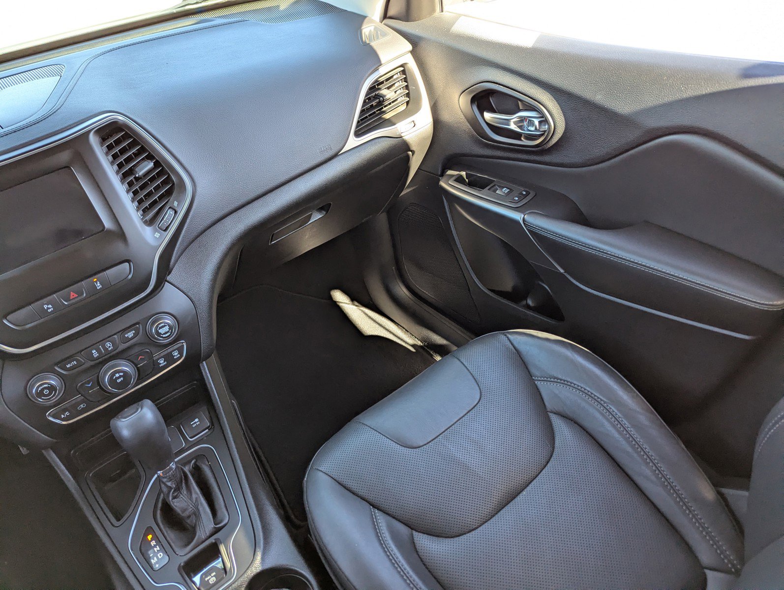 Used 2021 Jeep Cherokee Latitude Lux image 19