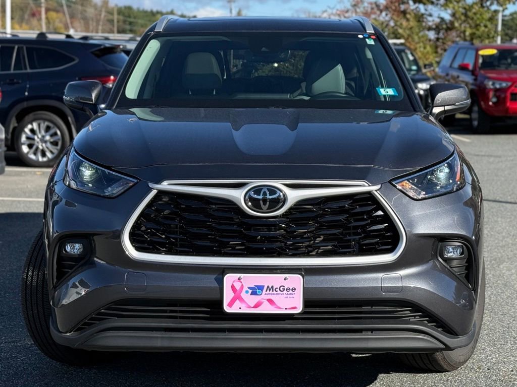 Certified 2025 Toyota Highlander XLE image 2