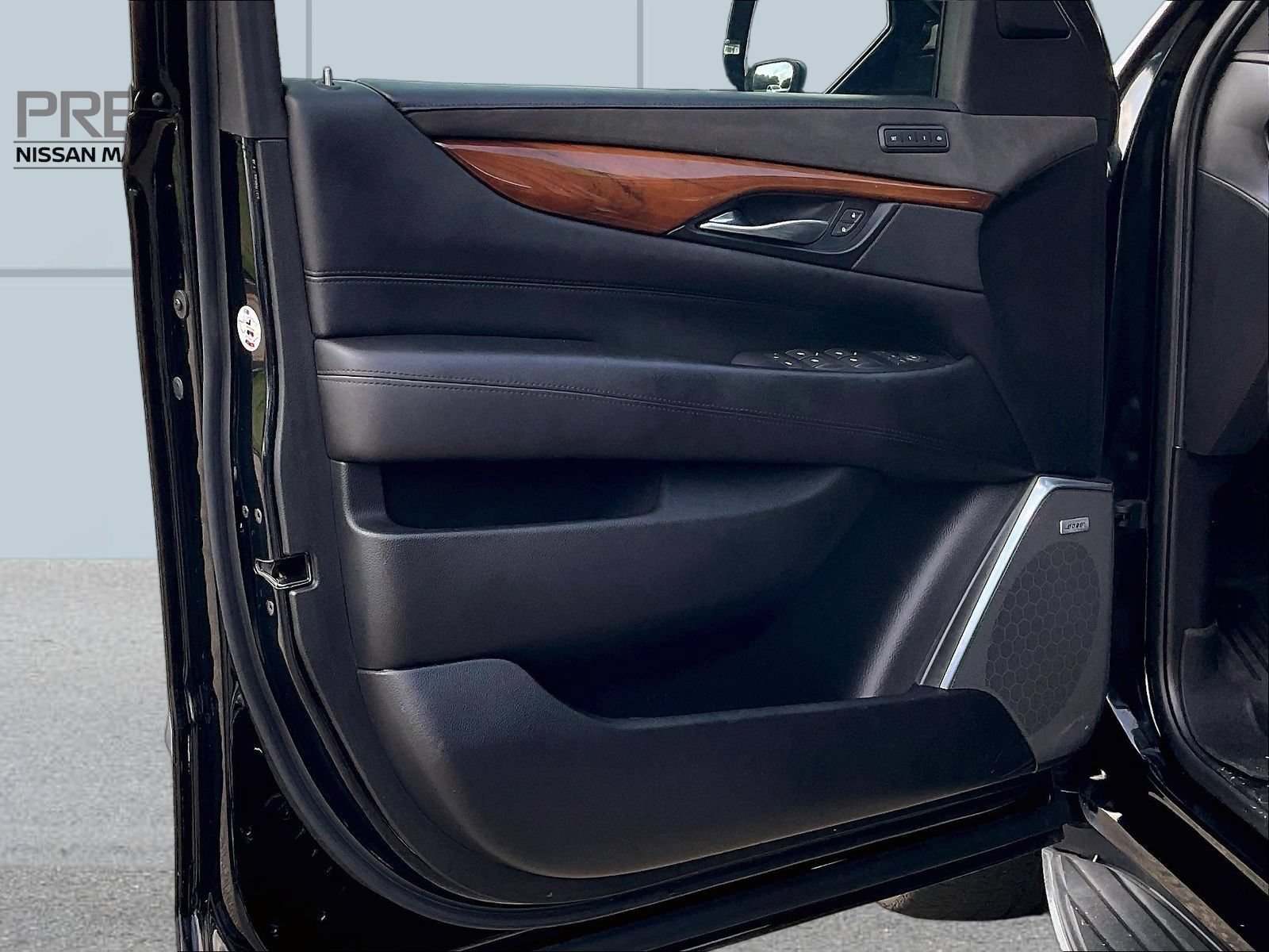Used 2019 Cadillac Escalade Luxury AWD/4WD image 20
