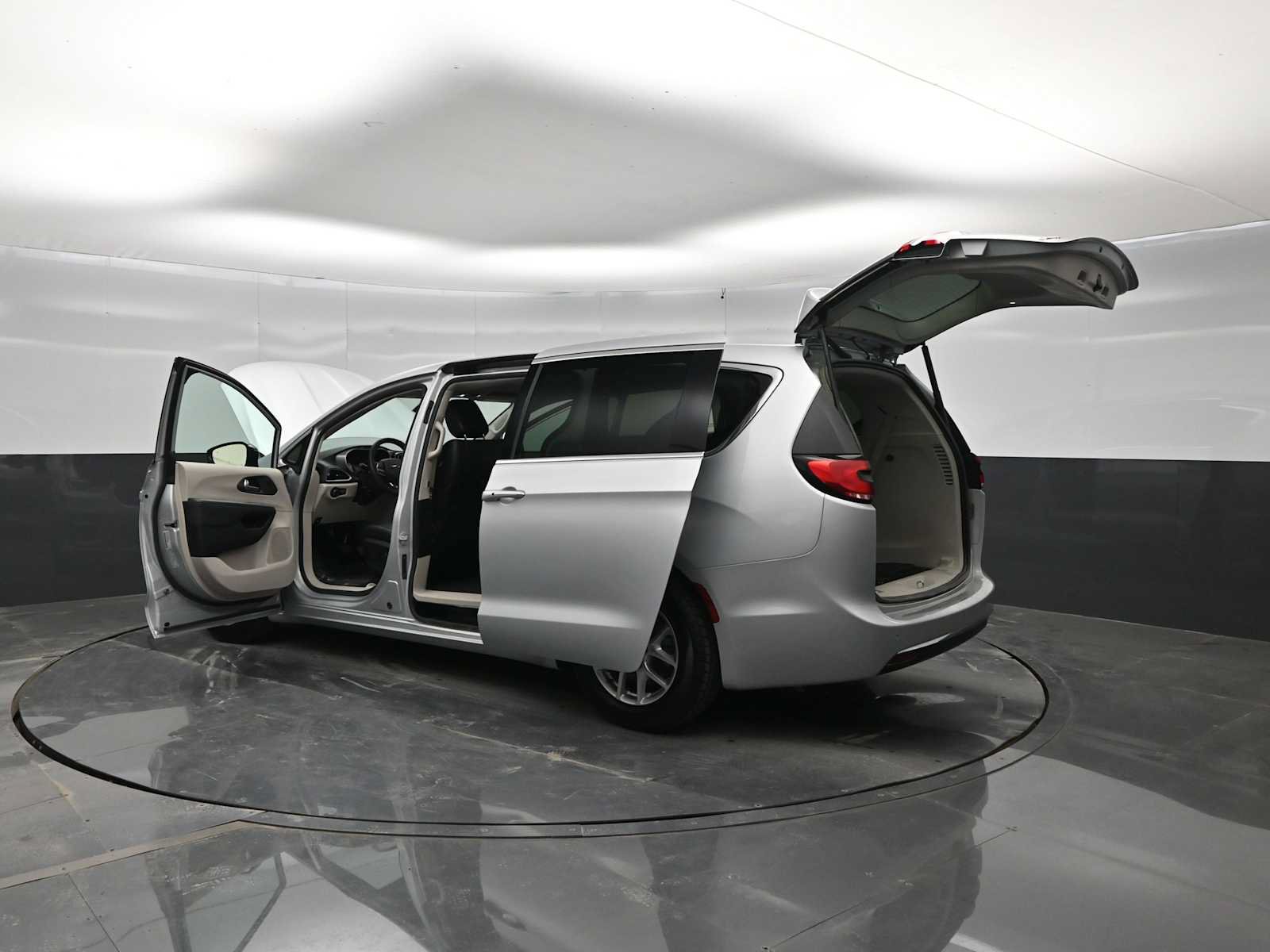 Used 2024 Chrysler Pacifica Touring-L FWD image 49