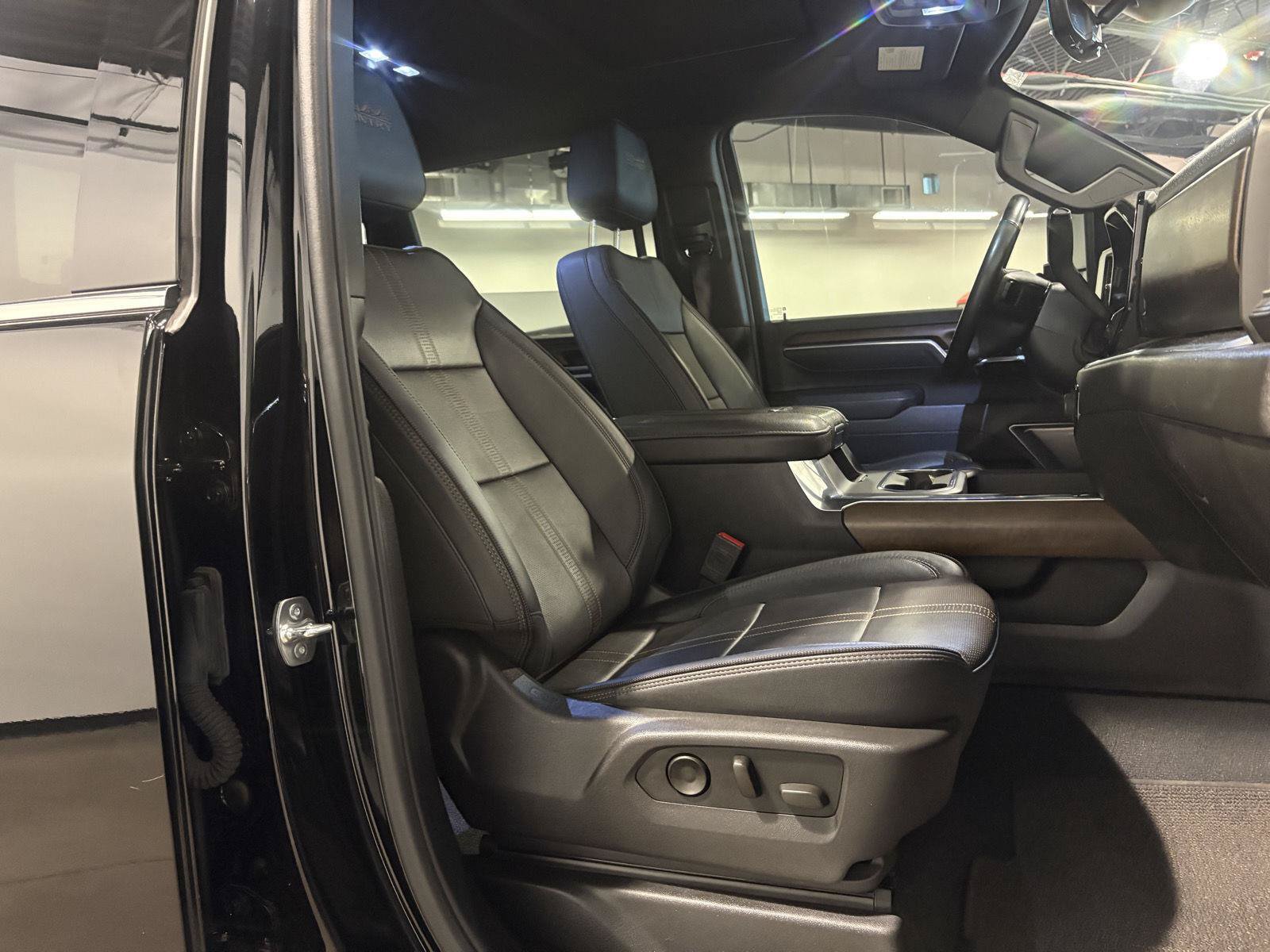 Used 2025 Chevrolet Silverado 2500 High Country w/ High Country Premium Package AWD/4WD image 55