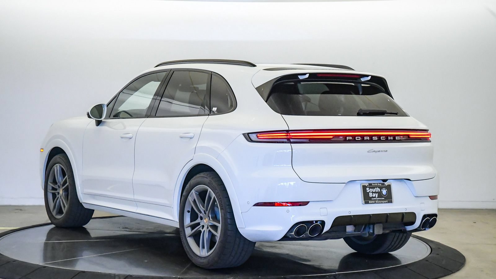 Used 2025 Porsche Cayenne AWD/4WD image 2