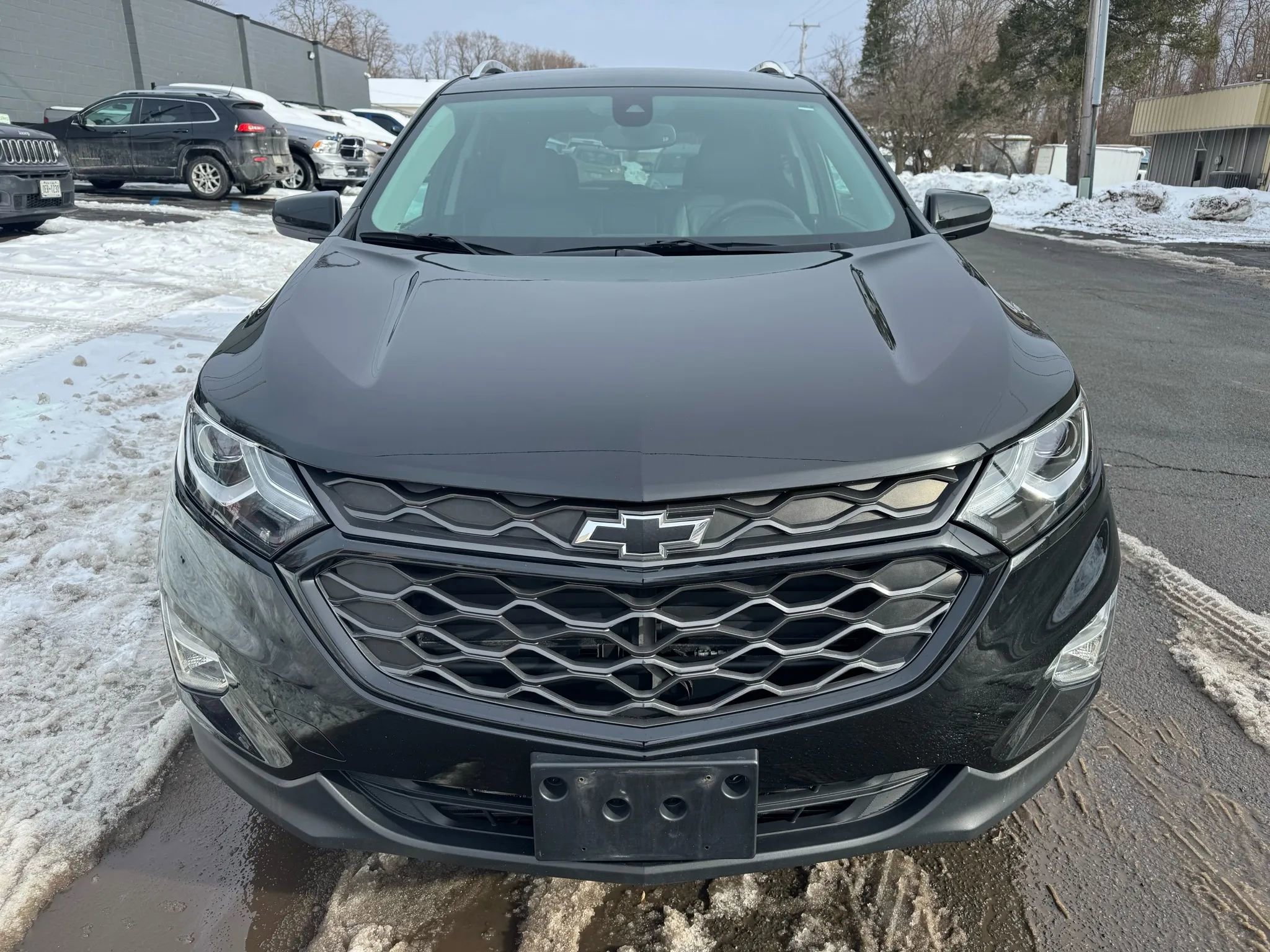 Used 2021 Chevrolet Equinox Premier w/ Redline Edition AWD/4WD image 2