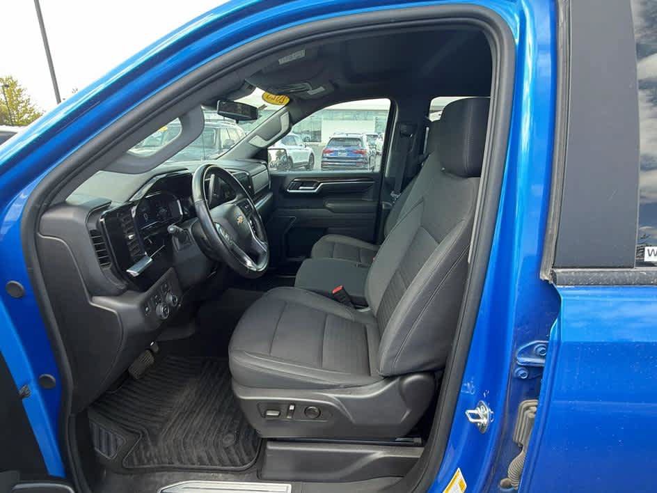 Used 2025 Chevrolet Silverado 1500 LT AWD/4WD image 12