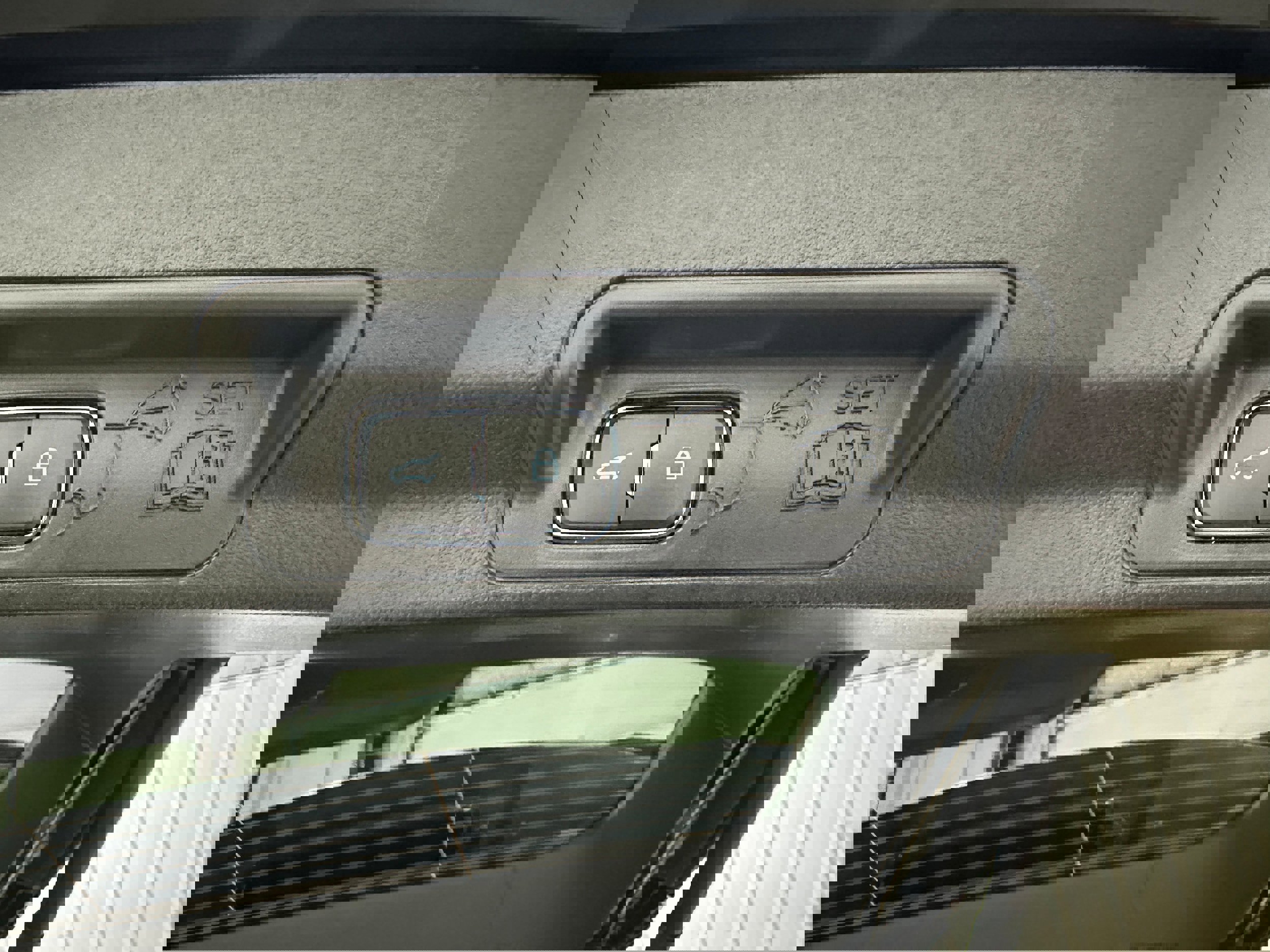 Certified 2025 Ford Explorer ST-Line image 30