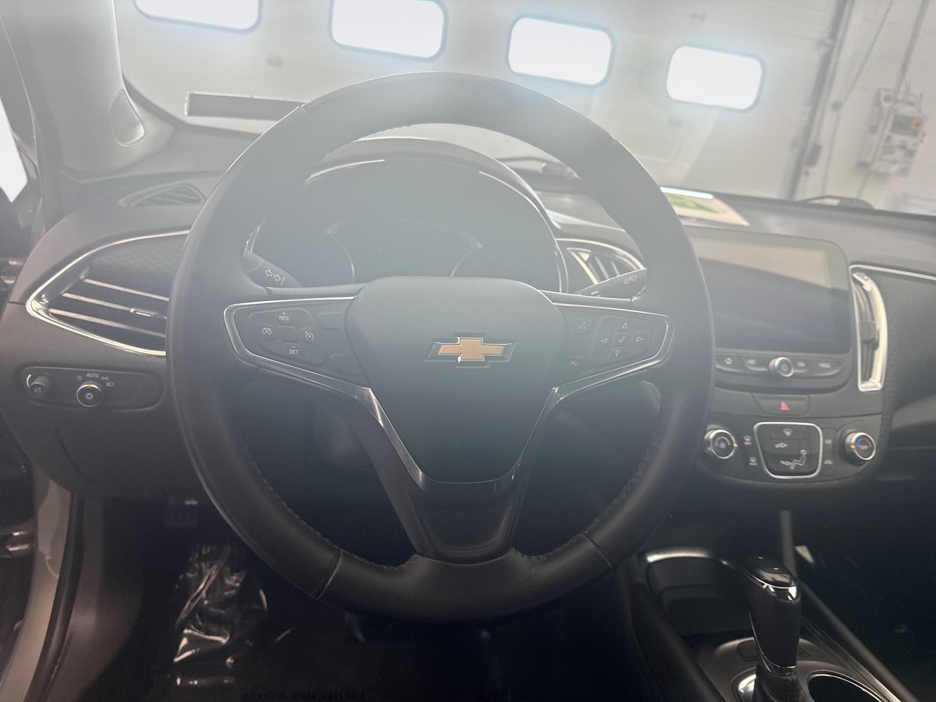 Used 2017 Chevrolet Malibu LT FWD image 12