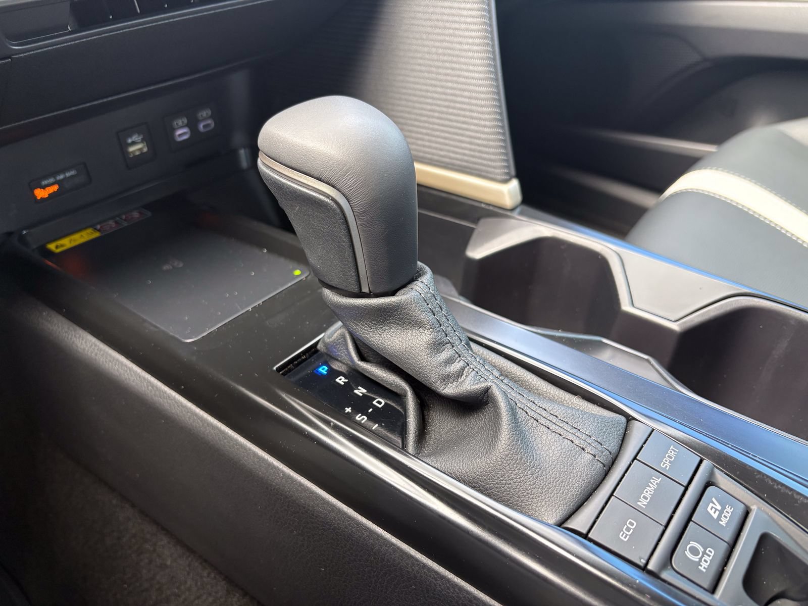 Used 2025 Toyota Camry SE FWD image 11